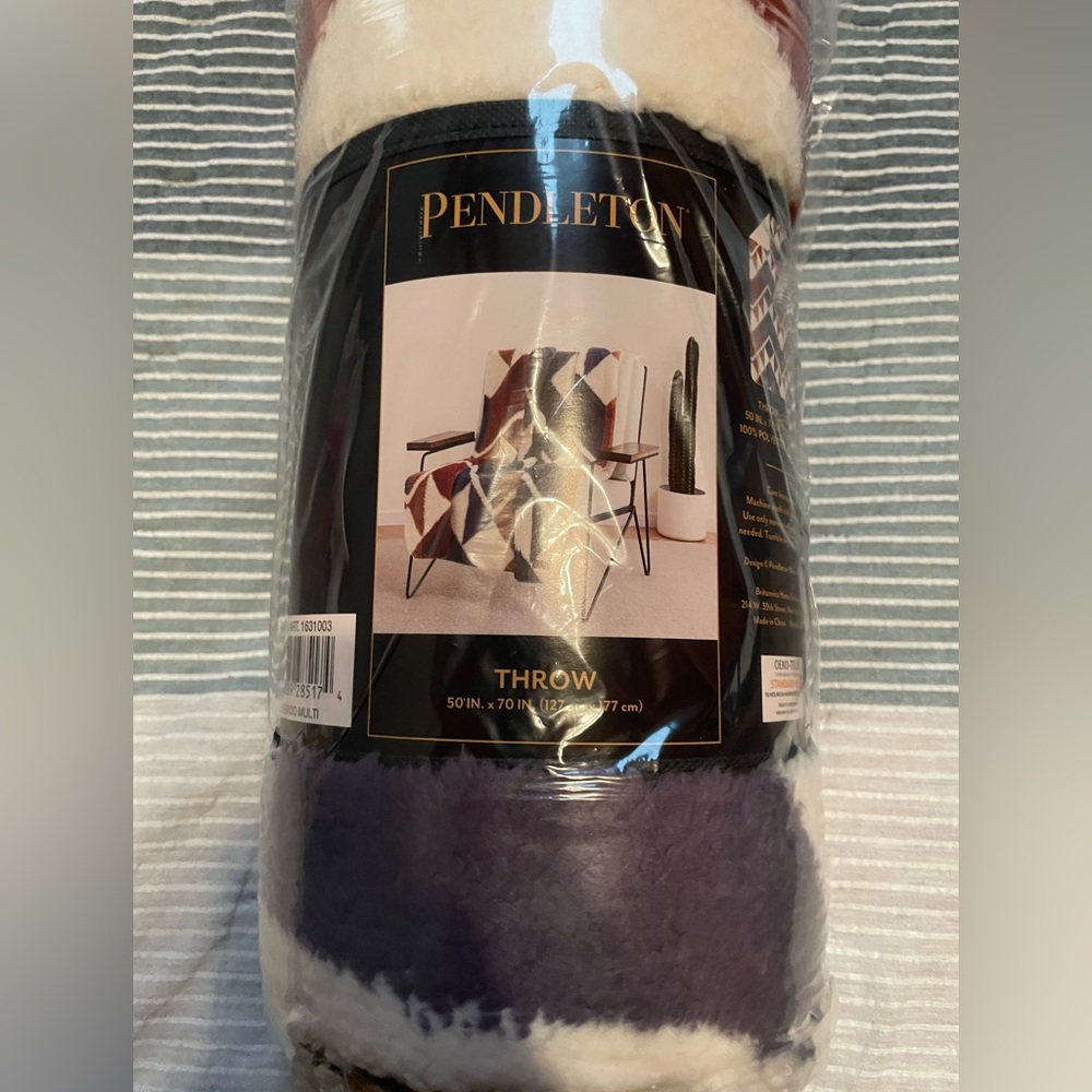 Pendleton Sherpa Serrado Multi Fleece Throw Blanket 50 X 70, new in package